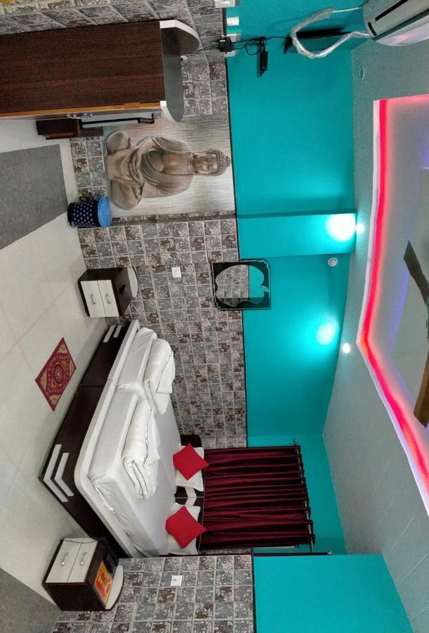 ורנאסי Hotel Bachchan Palace מראה חיצוני תמונה