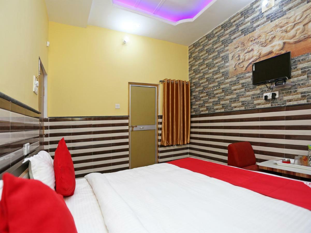ורנאסי Hotel Bachchan Palace מראה חיצוני תמונה