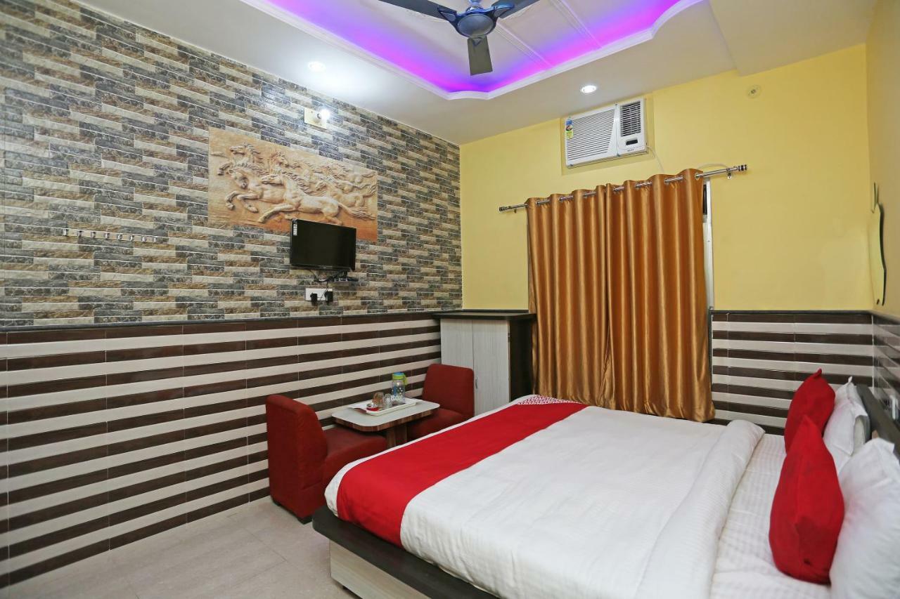 ורנאסי Hotel Bachchan Palace מראה חיצוני תמונה